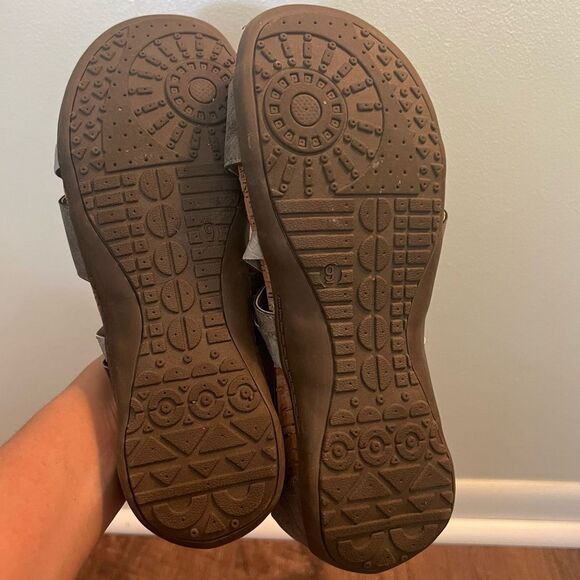 BEARPAW Julianna Pewter Sandals Sz 9 Silver/Pewter - Picture 8 of 16